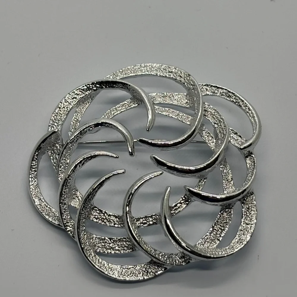 Brooch Silver Tone Classic Sarah Coventry Abstract Signed